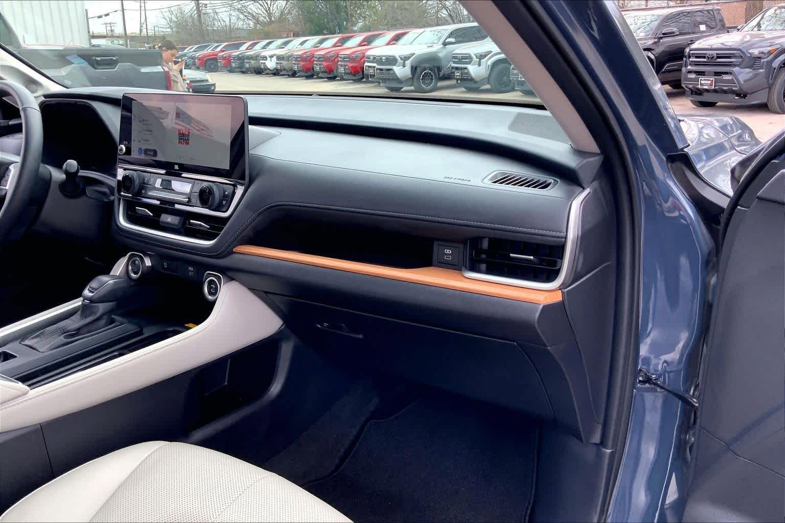 Used 2025 Toyota Grand Highlander FWD image 19