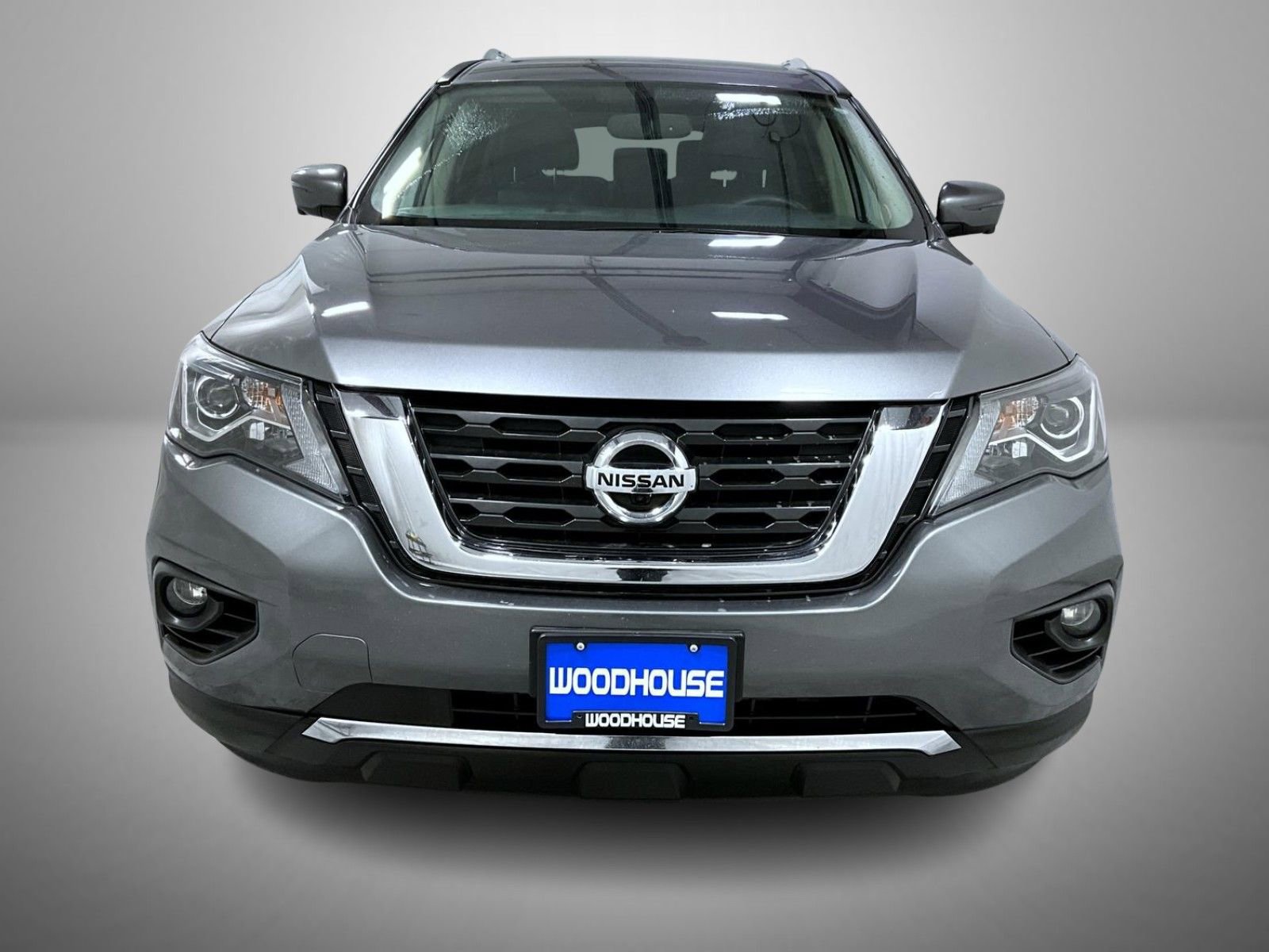 Used 2020 Nissan Pathfinder Platinum image 2
