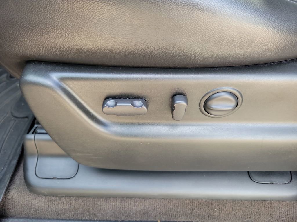 Used 2011 Chevrolet Tahoe LT w/ Luxury Package image 18