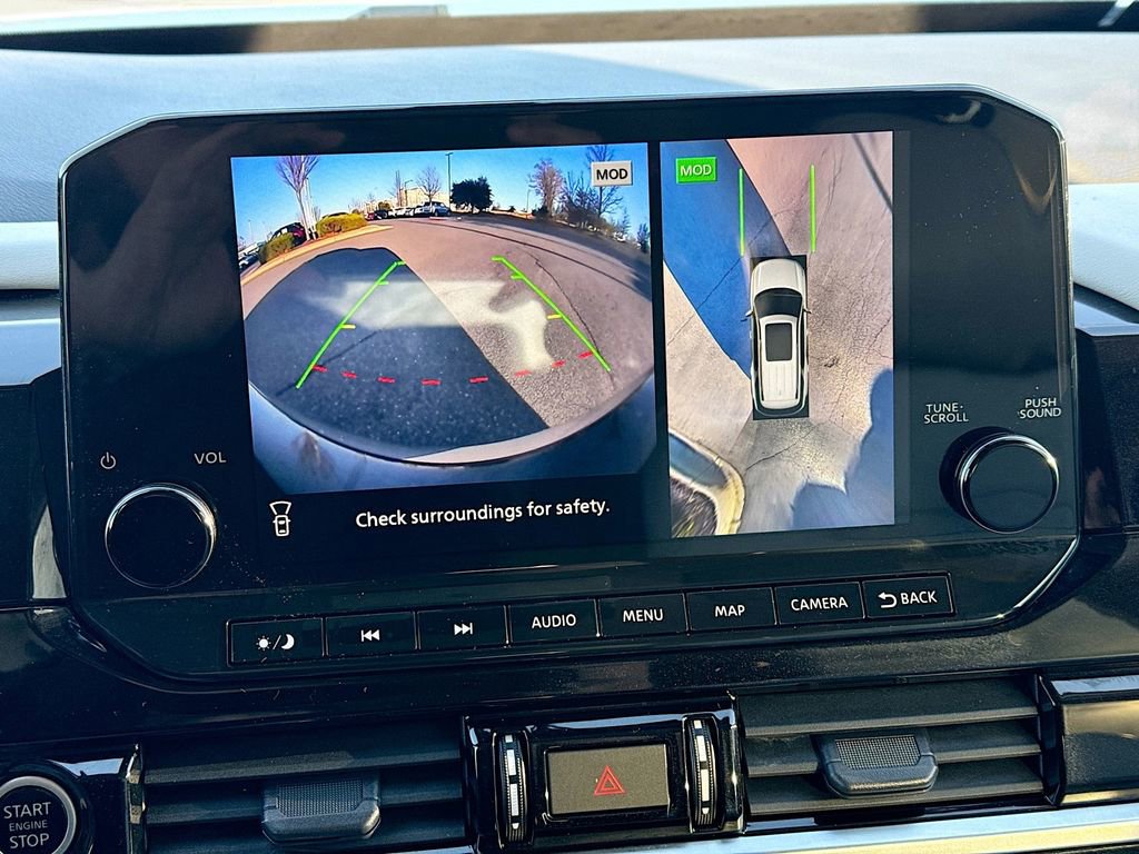 Used 2023 Nissan Pathfinder SL image 14