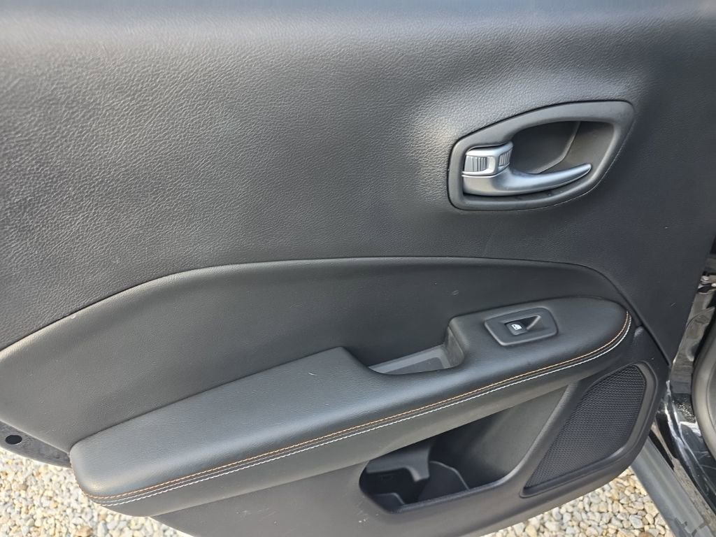 Used 2018 Jeep Compass Latitude w/ Popular Equipment Group image 16