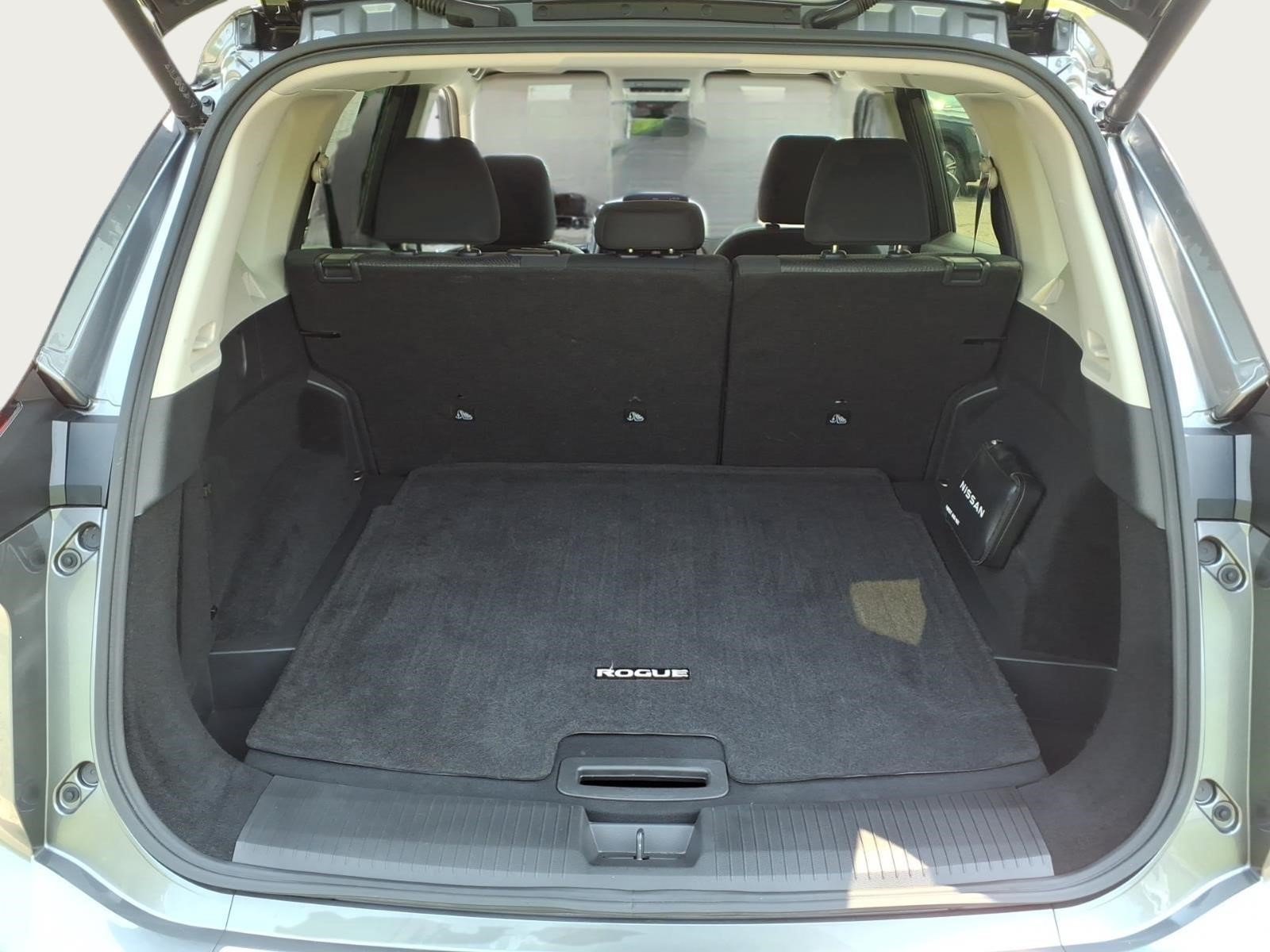 Used 2025 Nissan Rogue SV AWD/4WD image 14