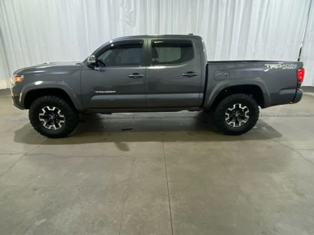 Used 2018 Toyota Tacoma TRD Sport image 7