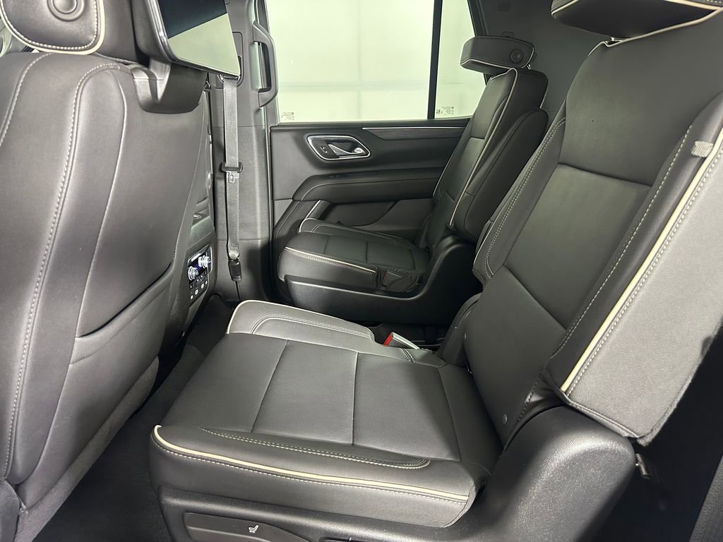 Used 2024 GMC Yukon SLT w/ SLT Luxury Package image 29