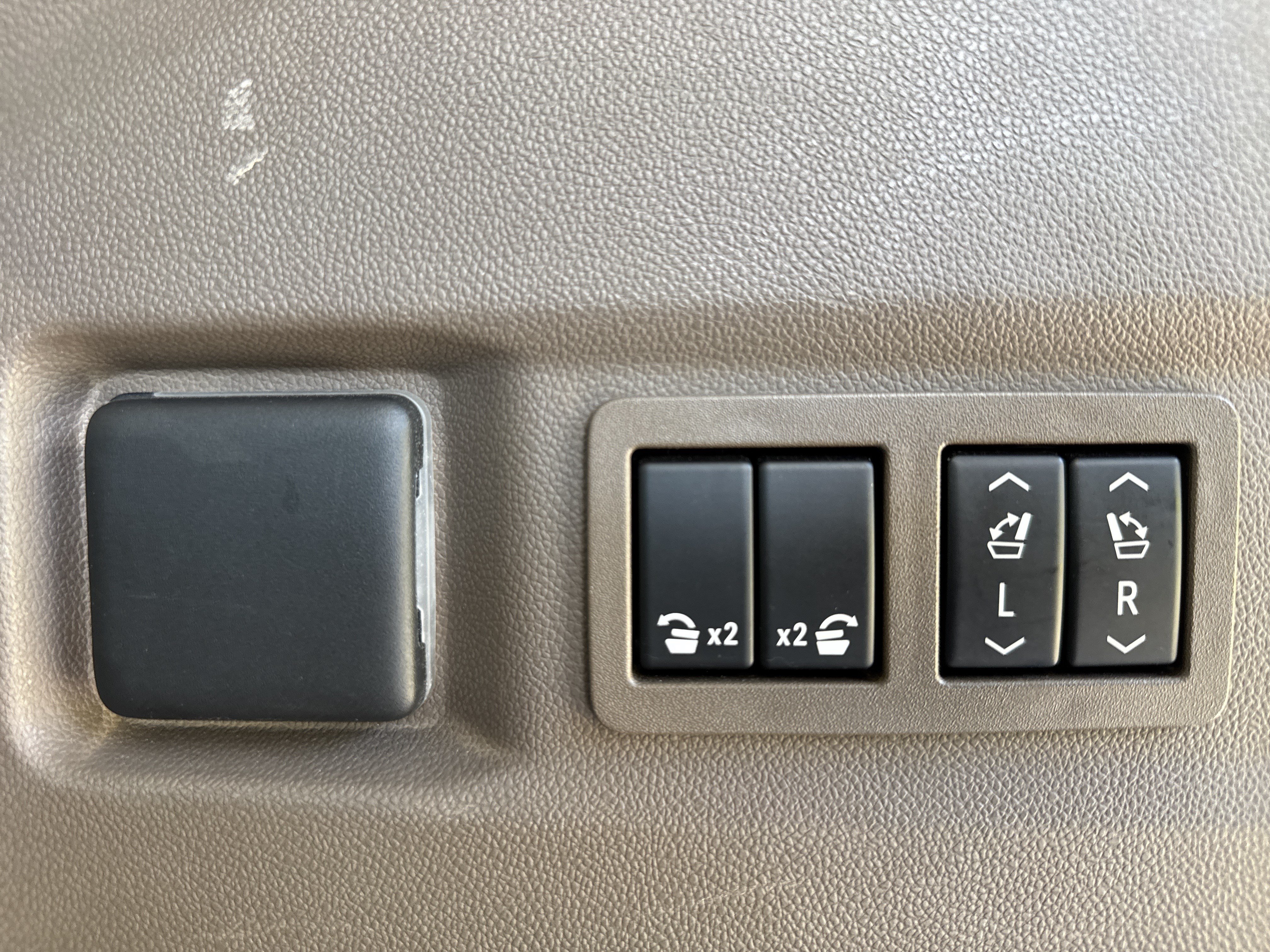 Used 2021 GMC Yukon Denali w/ Denali Premium Package AWD/4WD image 40