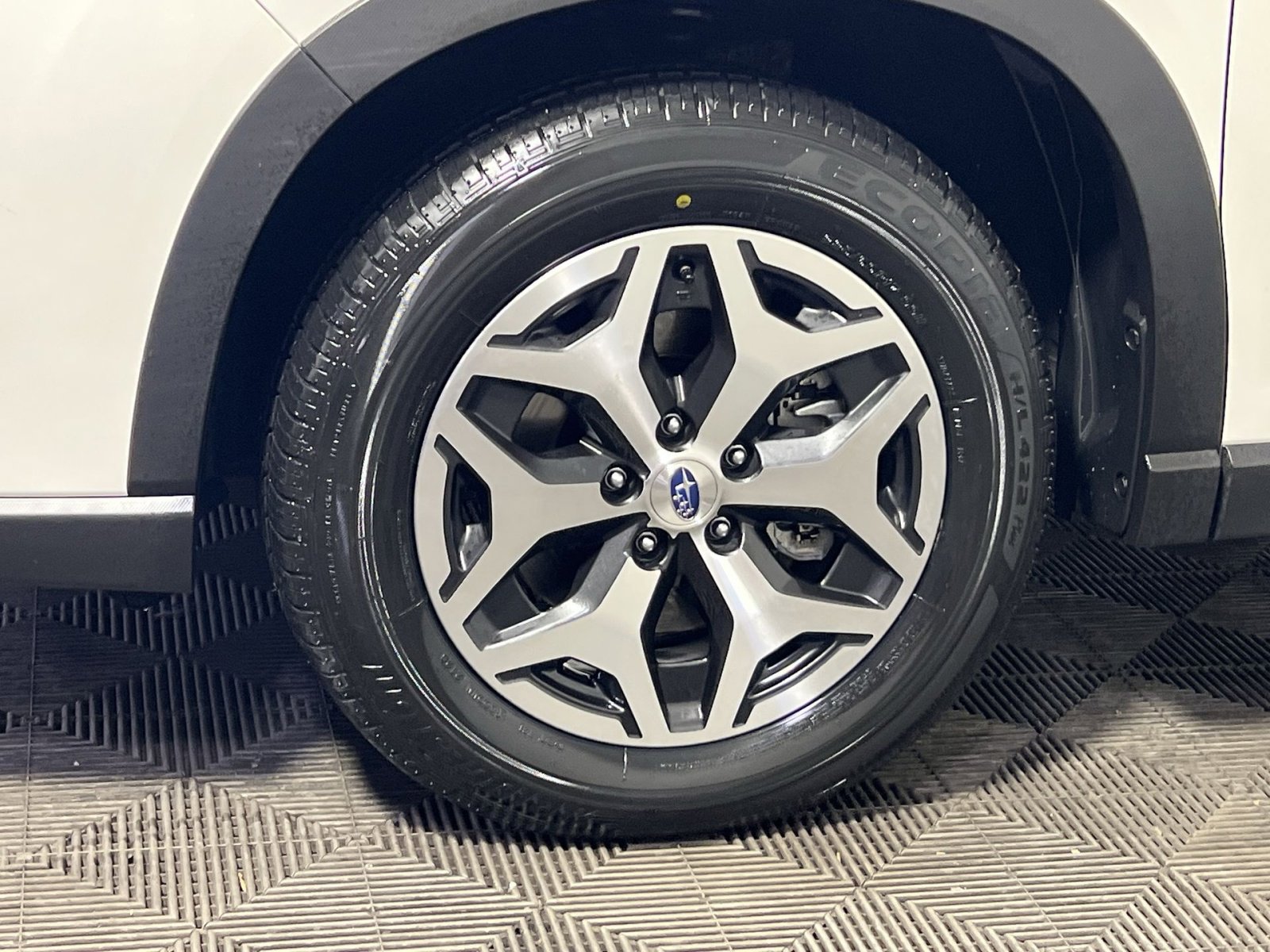 Used 2024 Subaru Forester Premium image 12