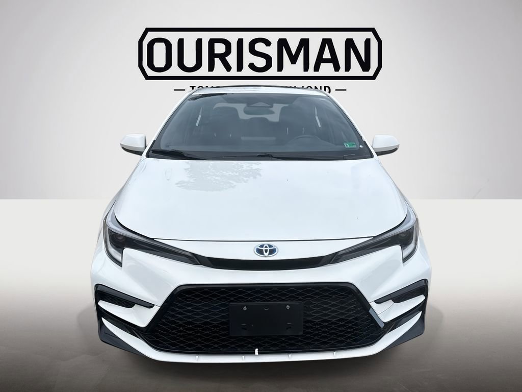 Used 2024 Toyota Corolla SE w/ SE Package image 2