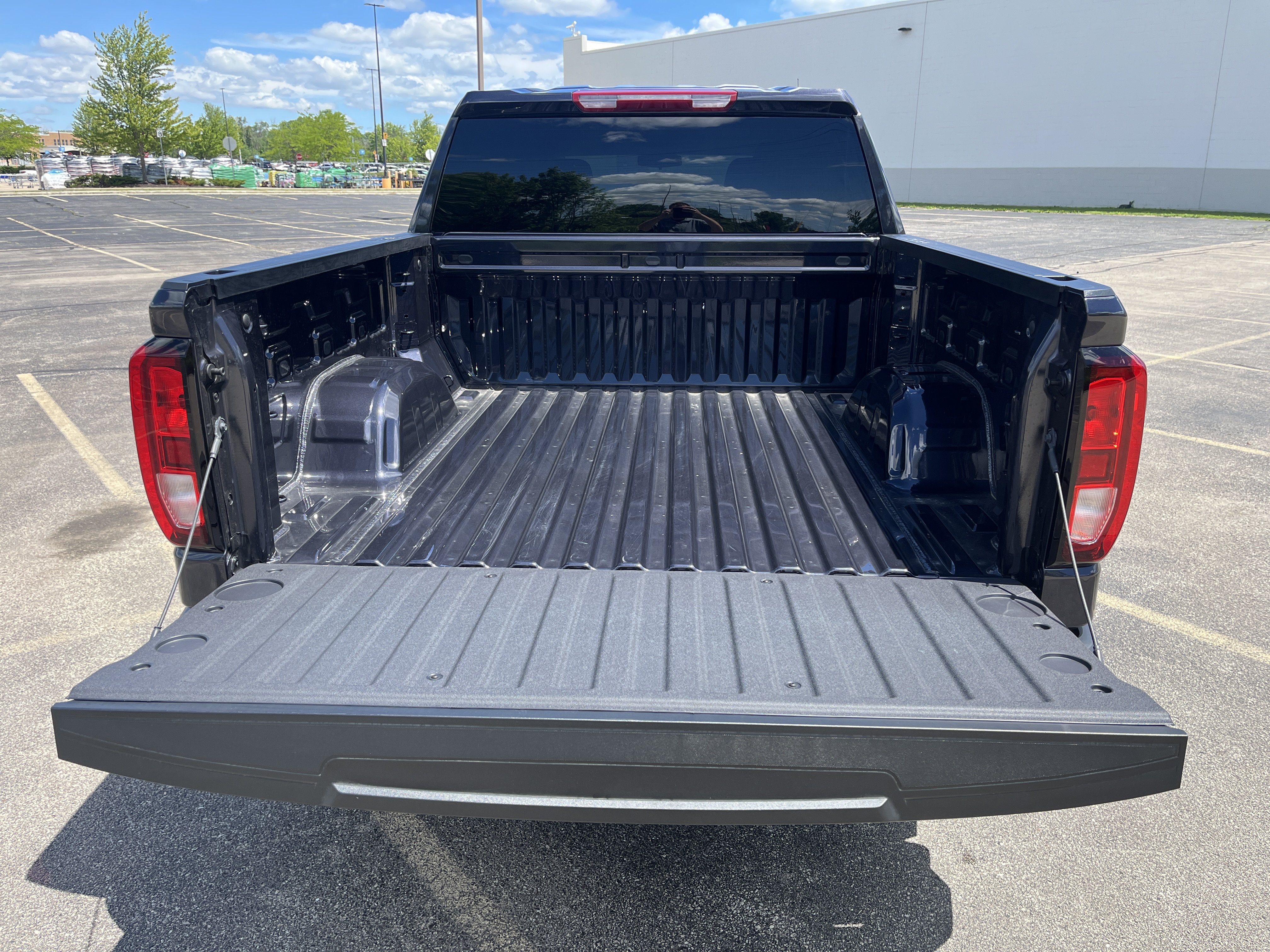 Used 2025 GMC Sierra 1500 Elevation AWD/4WD image 9