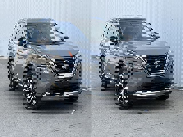 Used 2021 Nissan Rogue Platinum image 2