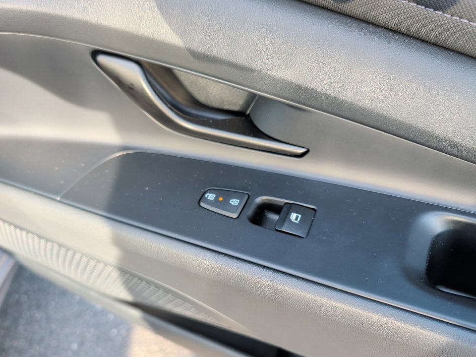 Certified 2025 Hyundai Elantra Limited image 31