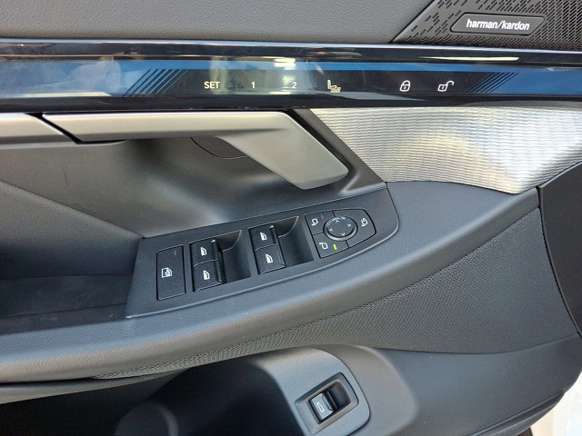 Certified 2025 BMW i5 xDrive40 w/ M Sport Package image 12