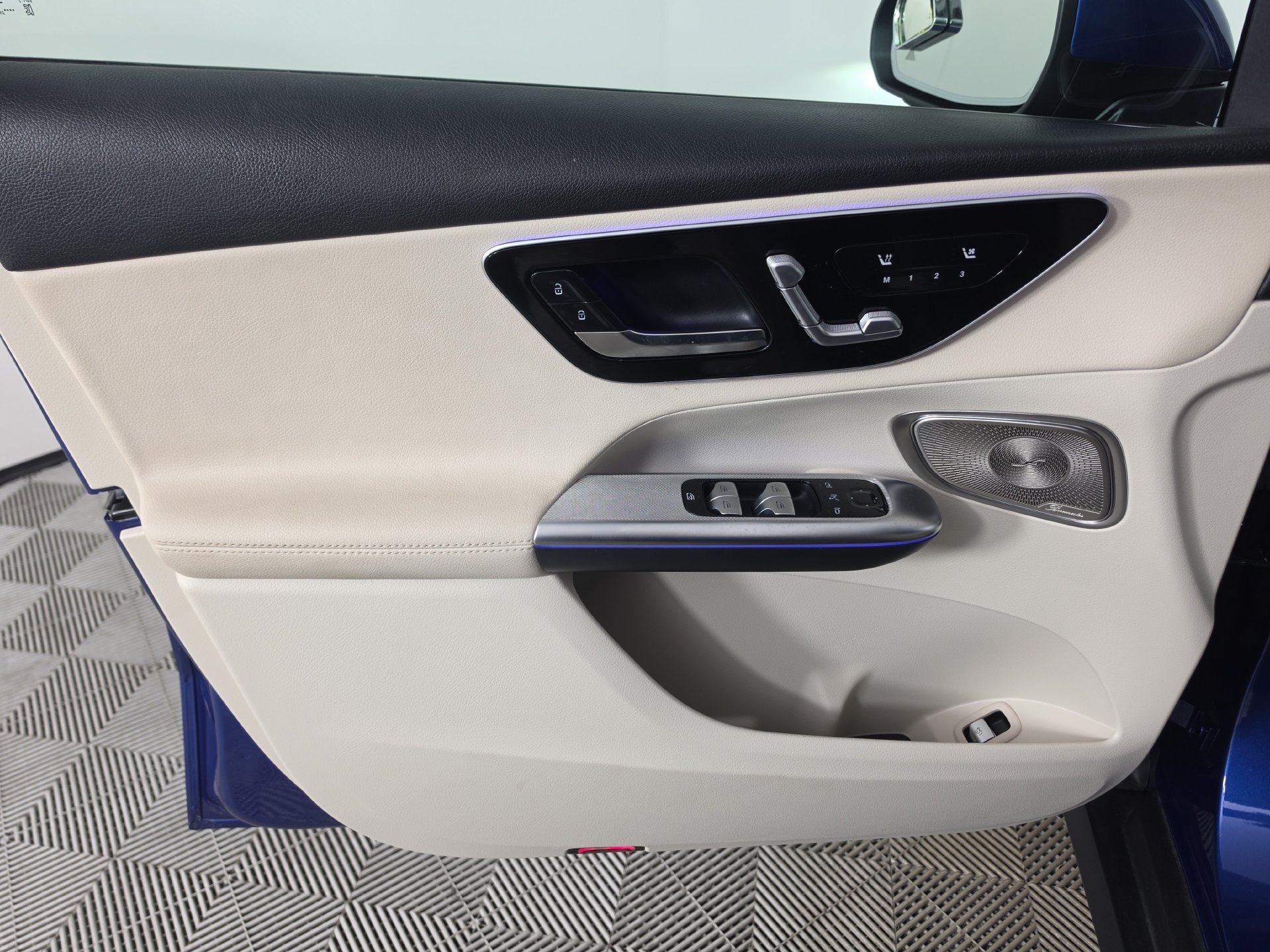 Used 2025 Mercedes-Benz GLC 300 image 17