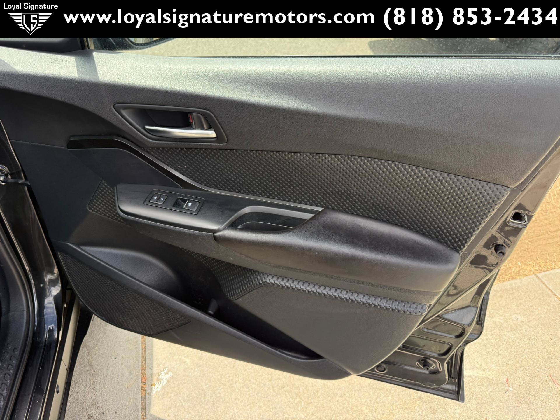 Used 2018 Toyota C-HR XLE FWD image 29