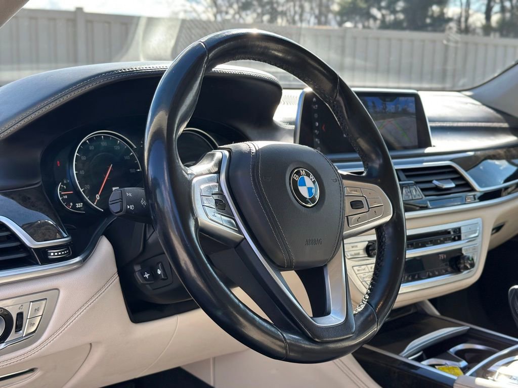 Used 2018 BMW 750i xDrive image 18
