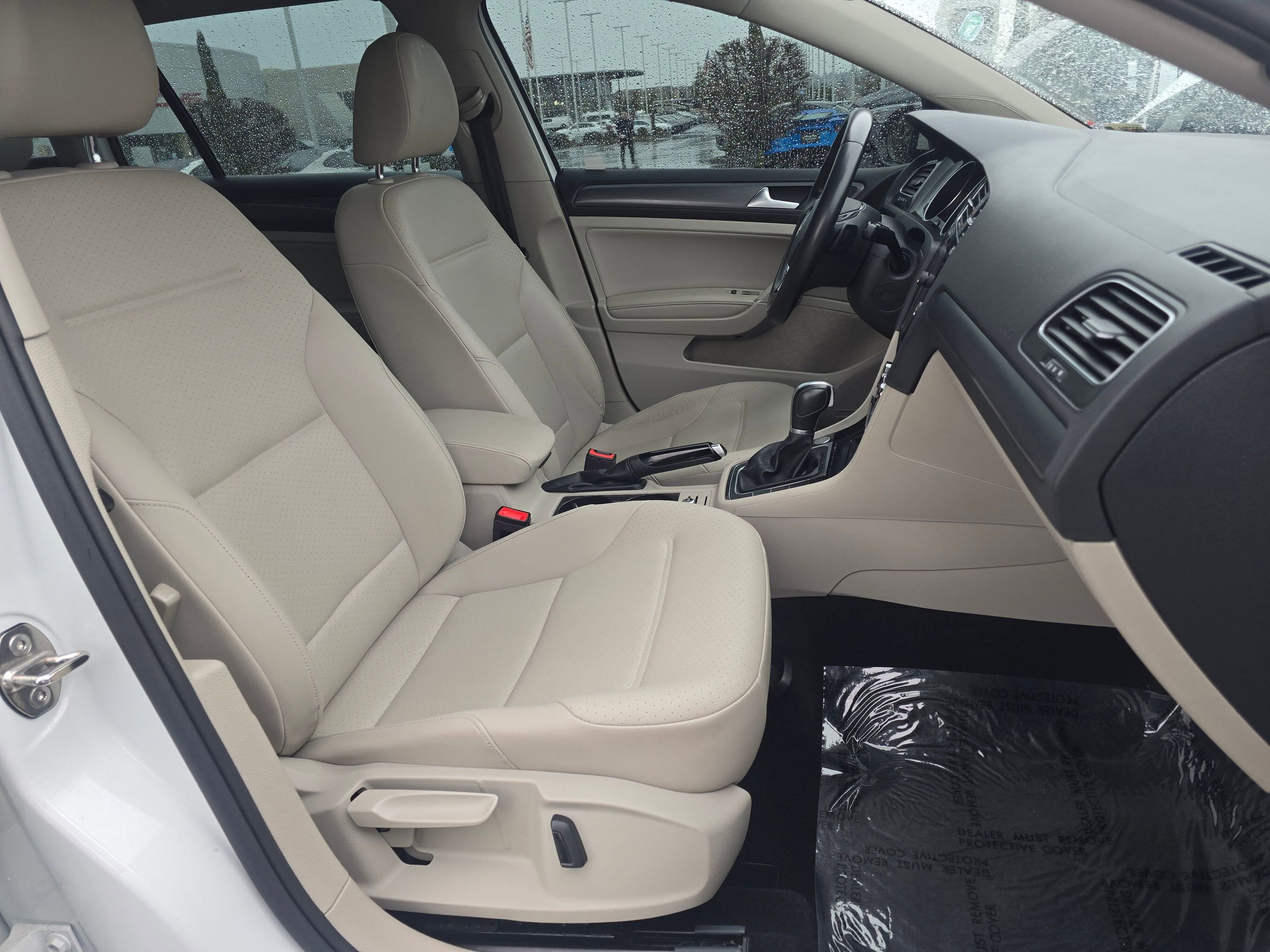 Used 2018 Volkswagen Golf SE image 25