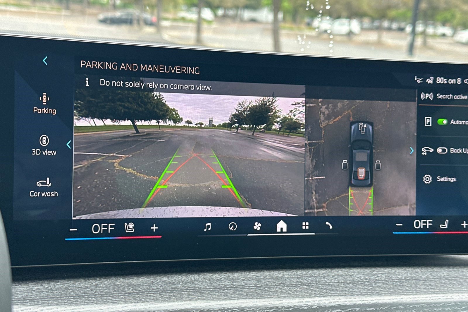 Used 2025 BMW 330i Sedan w/ Premium Package image 24