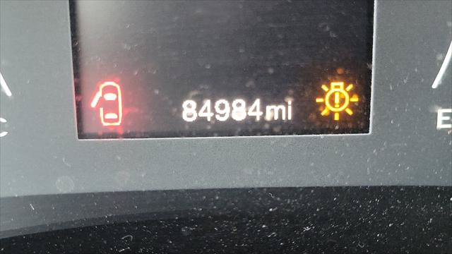 Used 2015 Jeep Renegade Latitude FWD image 24