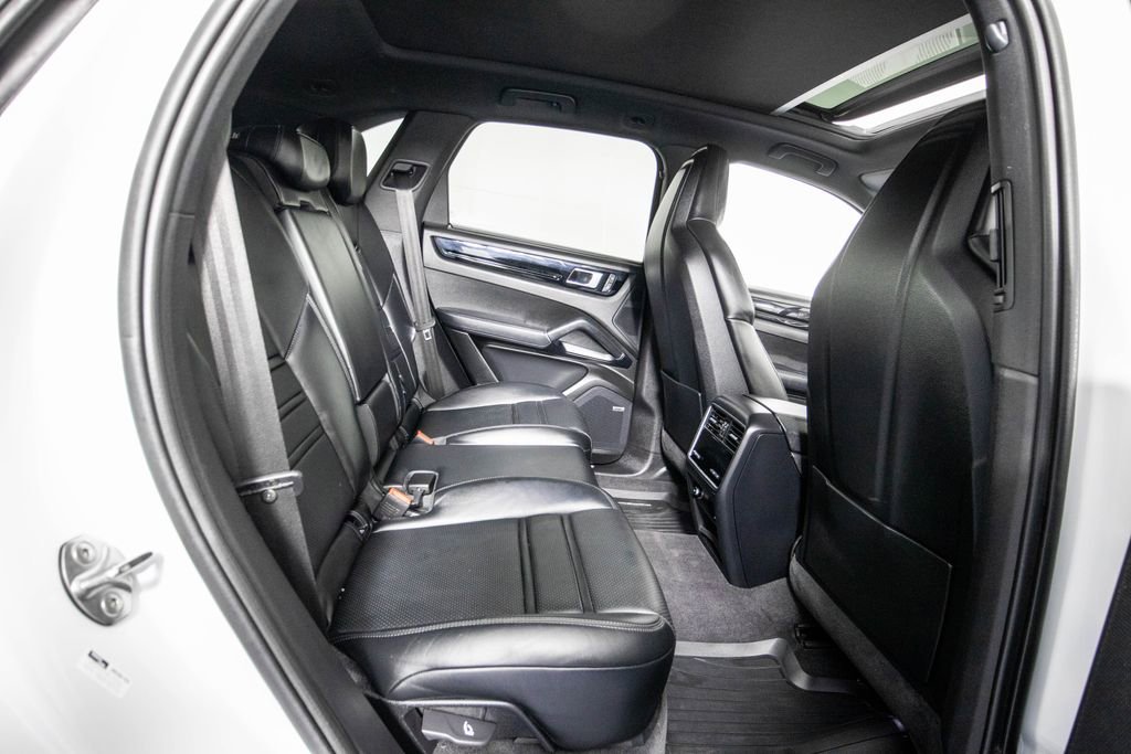 Used 2023 Porsche Cayenne image 12