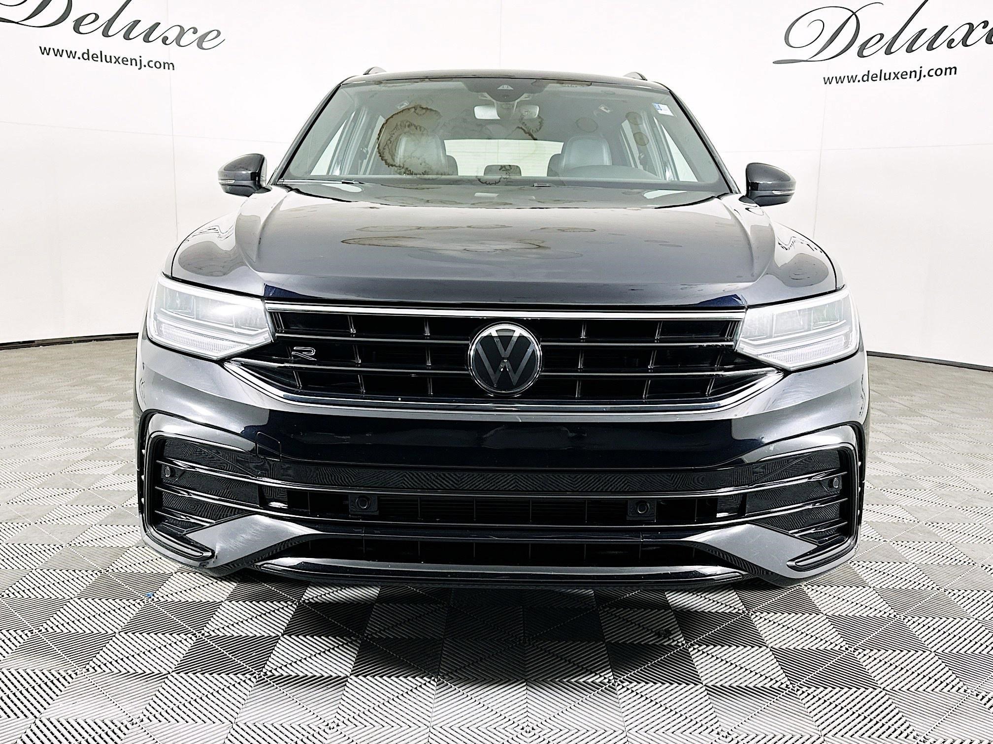 Used 2024 Volkswagen Tiguan SE R-Line AWD/4WD image 2