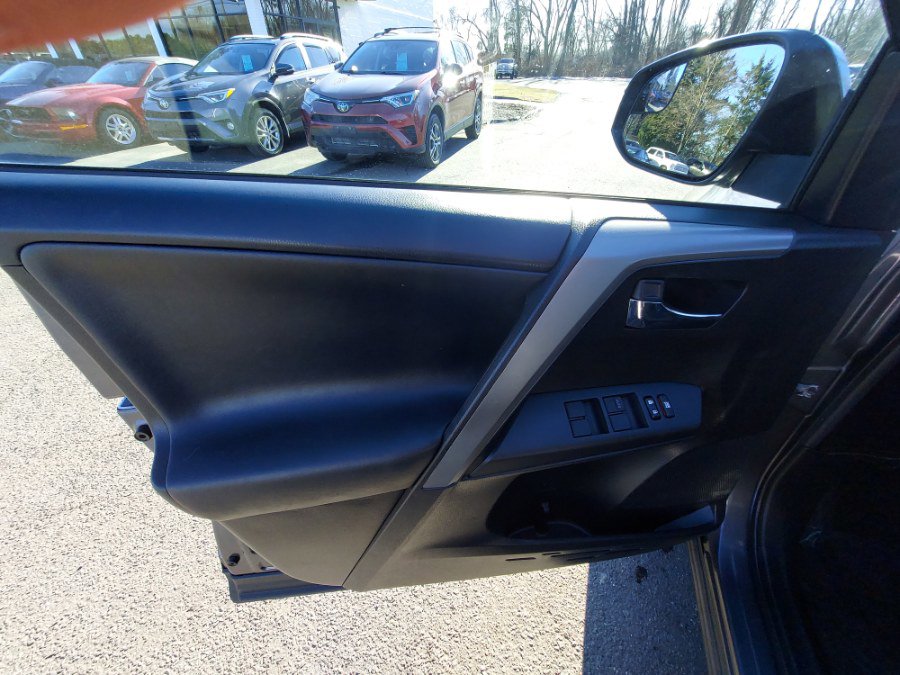 Used 2016 Toyota RAV4 XLE AWD/4WD image 8