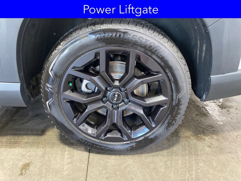 Used 2025 Honda Pilot Touring image 14