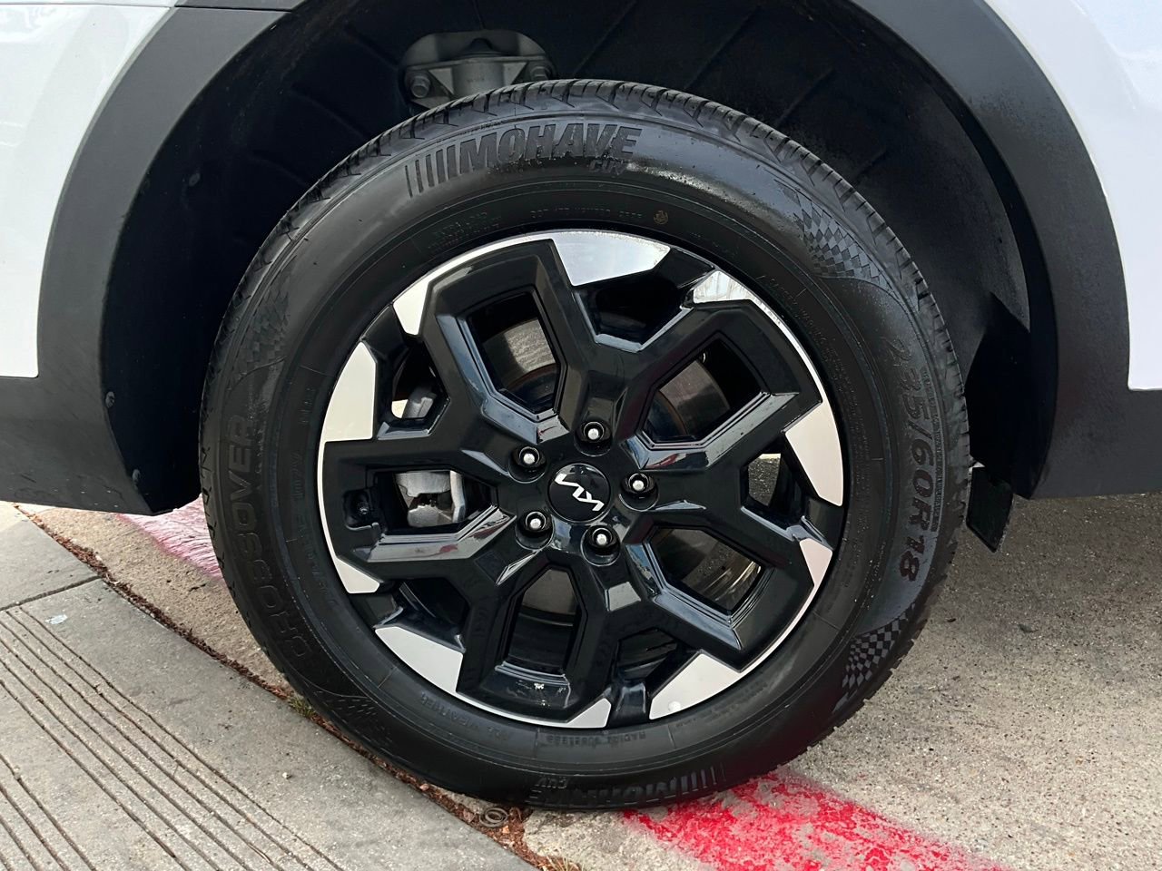 Used 2024 Kia Sorento S image 9