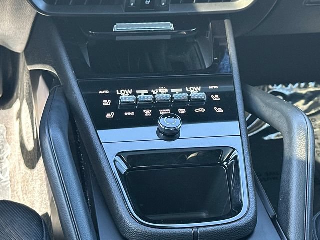 Used 2024 Porsche Cayenne Coupe AWD/4WD image 4