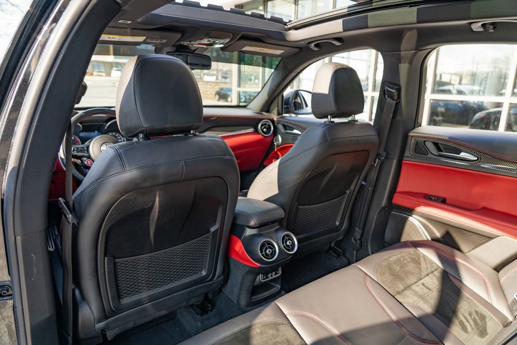 Used 2021 Alfa Romeo Stelvio Quadrifoglio image 17