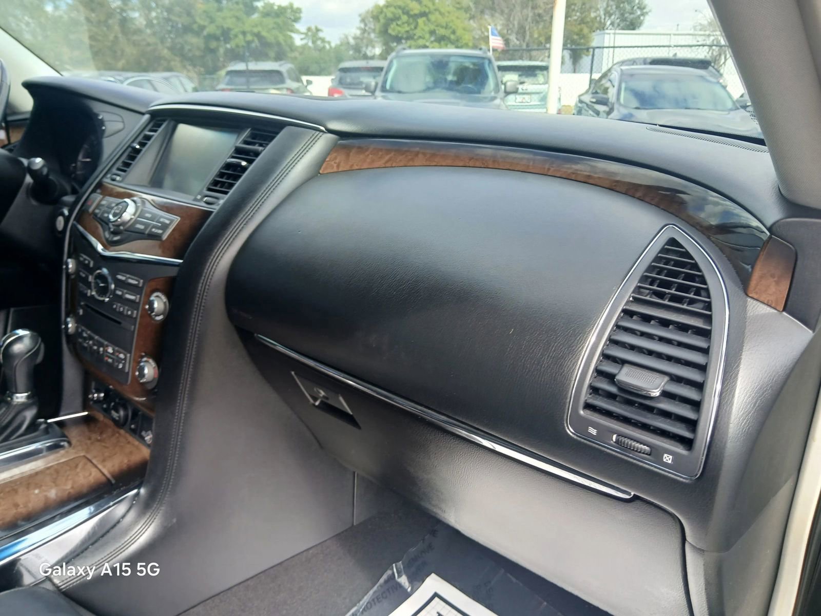 Used 2014 INFINITI QX80 4WD w/ Deluxe Touring Package image 18