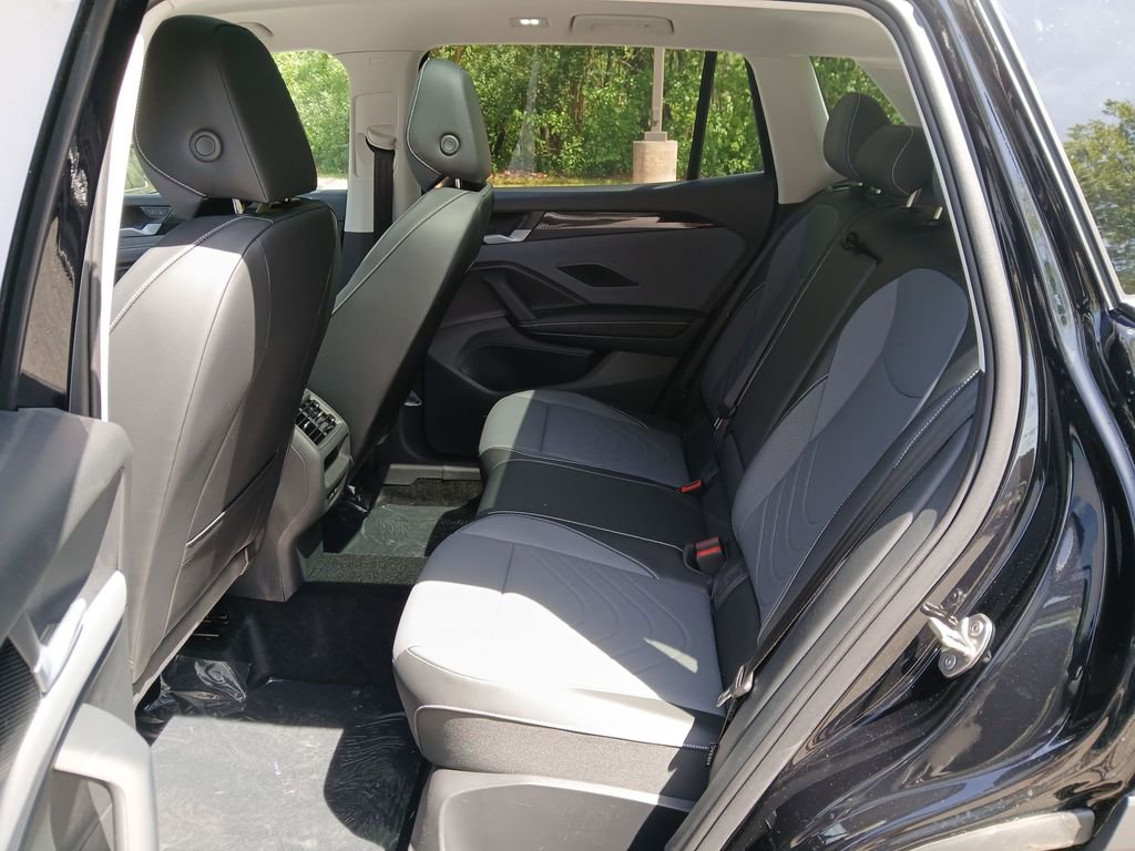 New 2026 Volkswagen Tiguan SE image 24