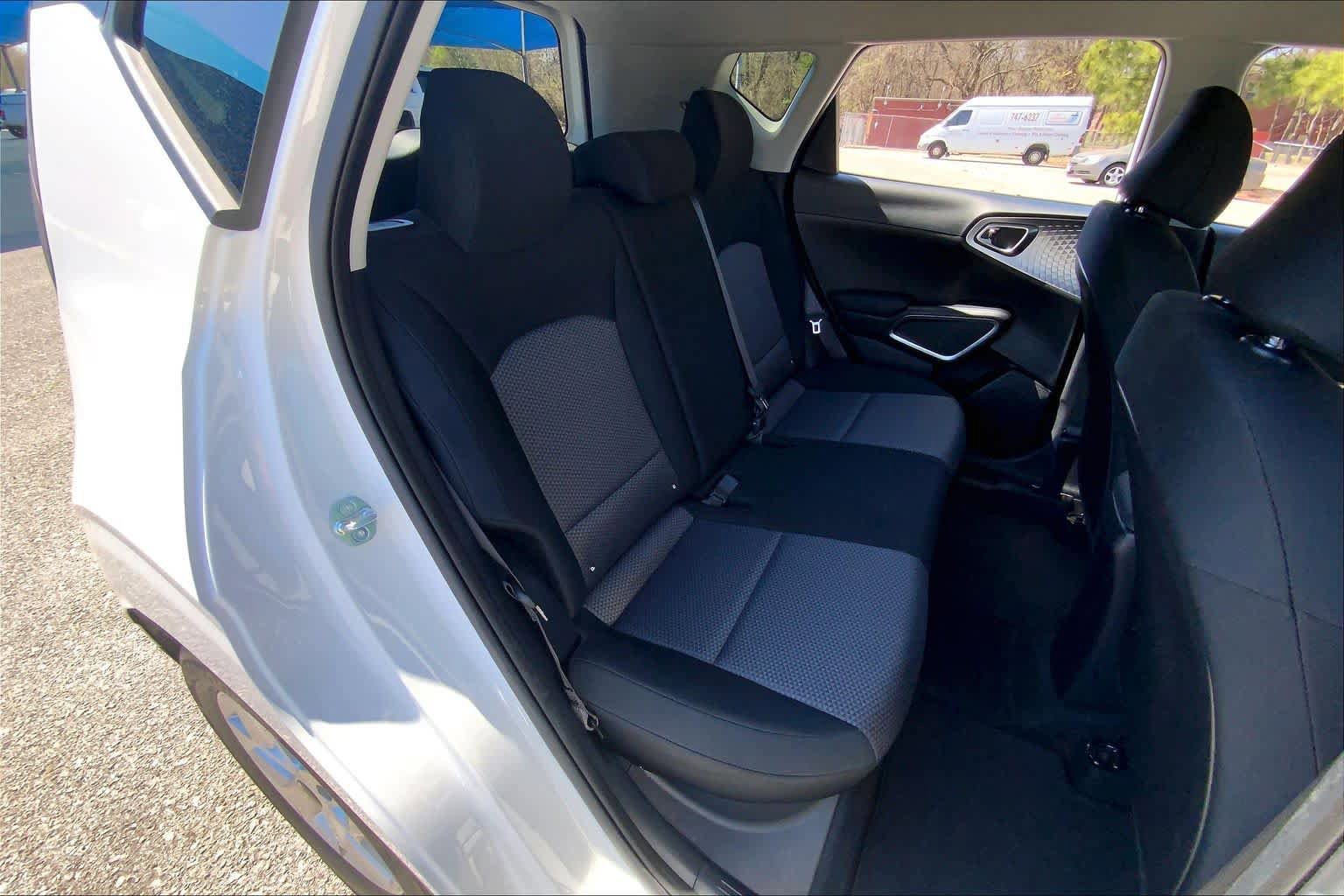 Used 2025 Kia Soul LX w/ LX Technology Package FWD image 20