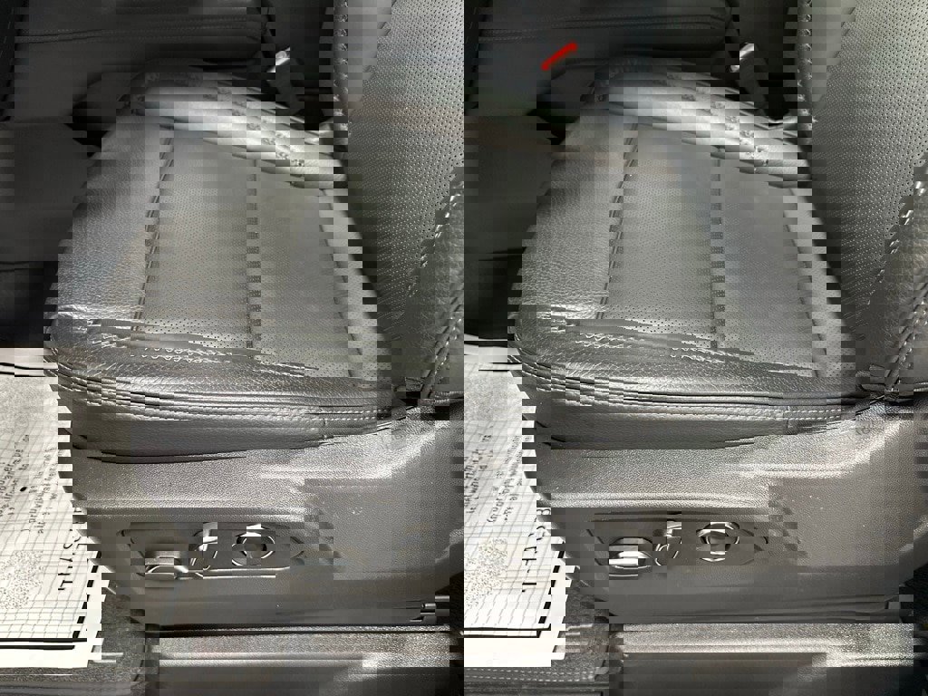 Used 2025 GMC Yukon XL Denali w/ Sun & Power Step Package image 14