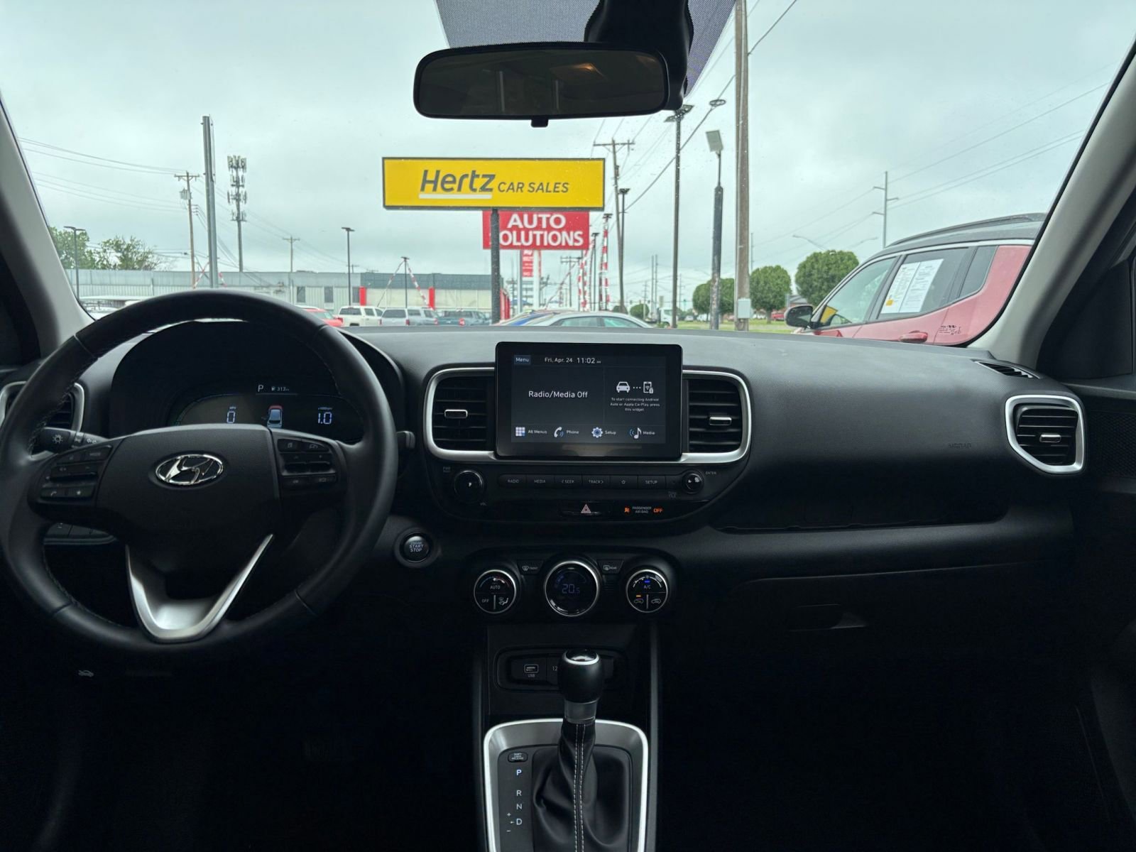 Used 2025 Hyundai Venue SEL FWD image 32