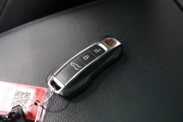 Used 2021 Porsche Cayenne AWD/4WD image 34