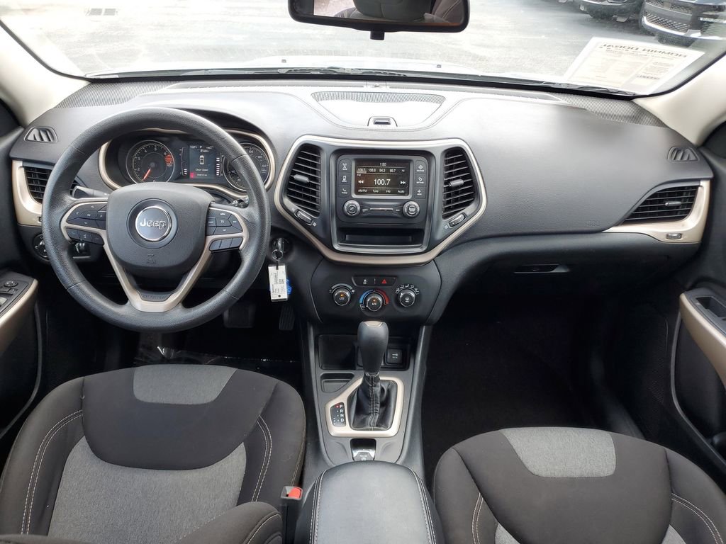 Used 2018 Jeep Cherokee Latitude image 12