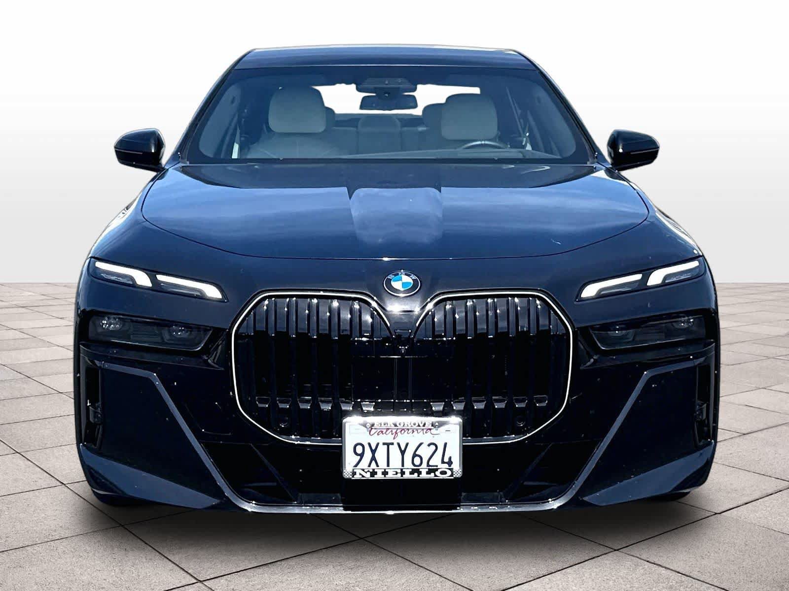 Used 2025 BMW 760i xDrive AWD/4WD image 2
