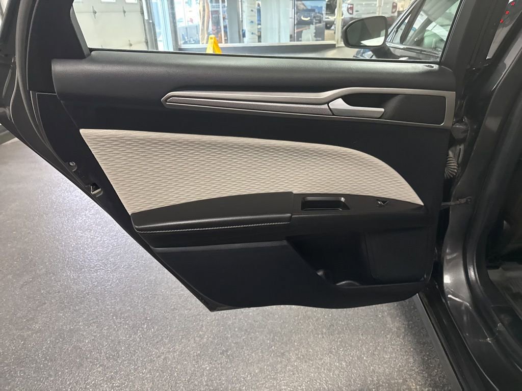 Used 2020 Ford Fusion SE w/ Equipment Group 151A image 25