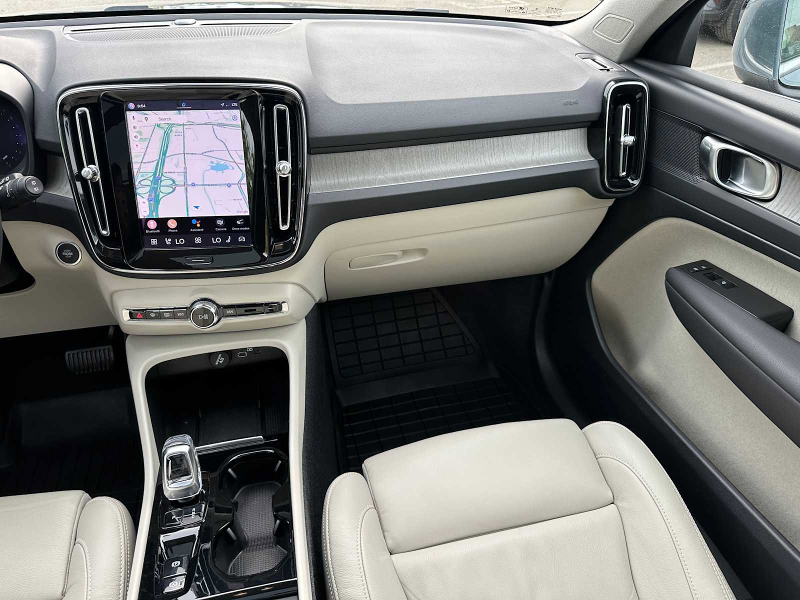 Certified 2023 Volvo XC40 B5 Plus w/ Protection Package Premier AWD/4WD image 19