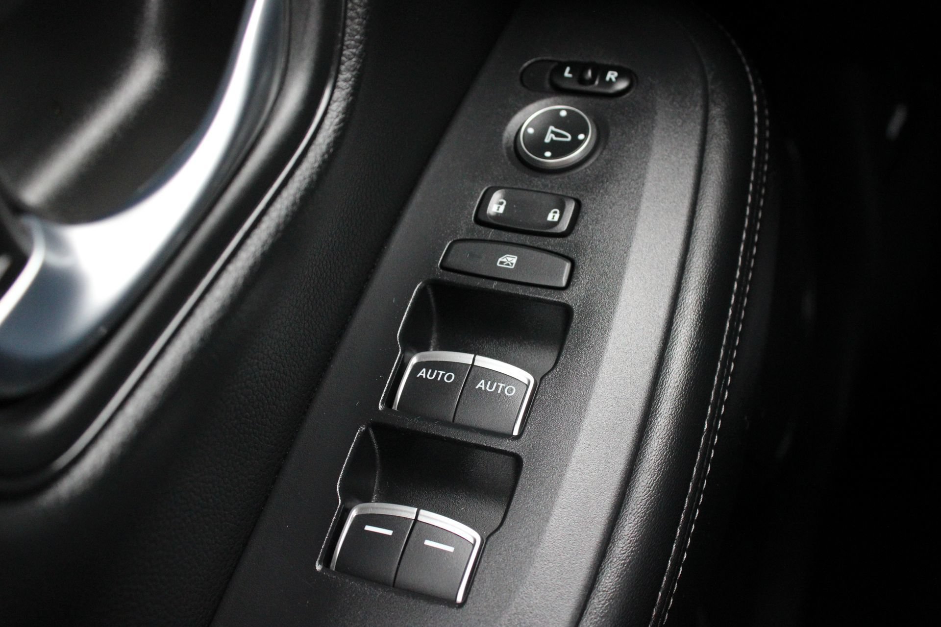 Used 2025 Honda HR-V EX-L image 24