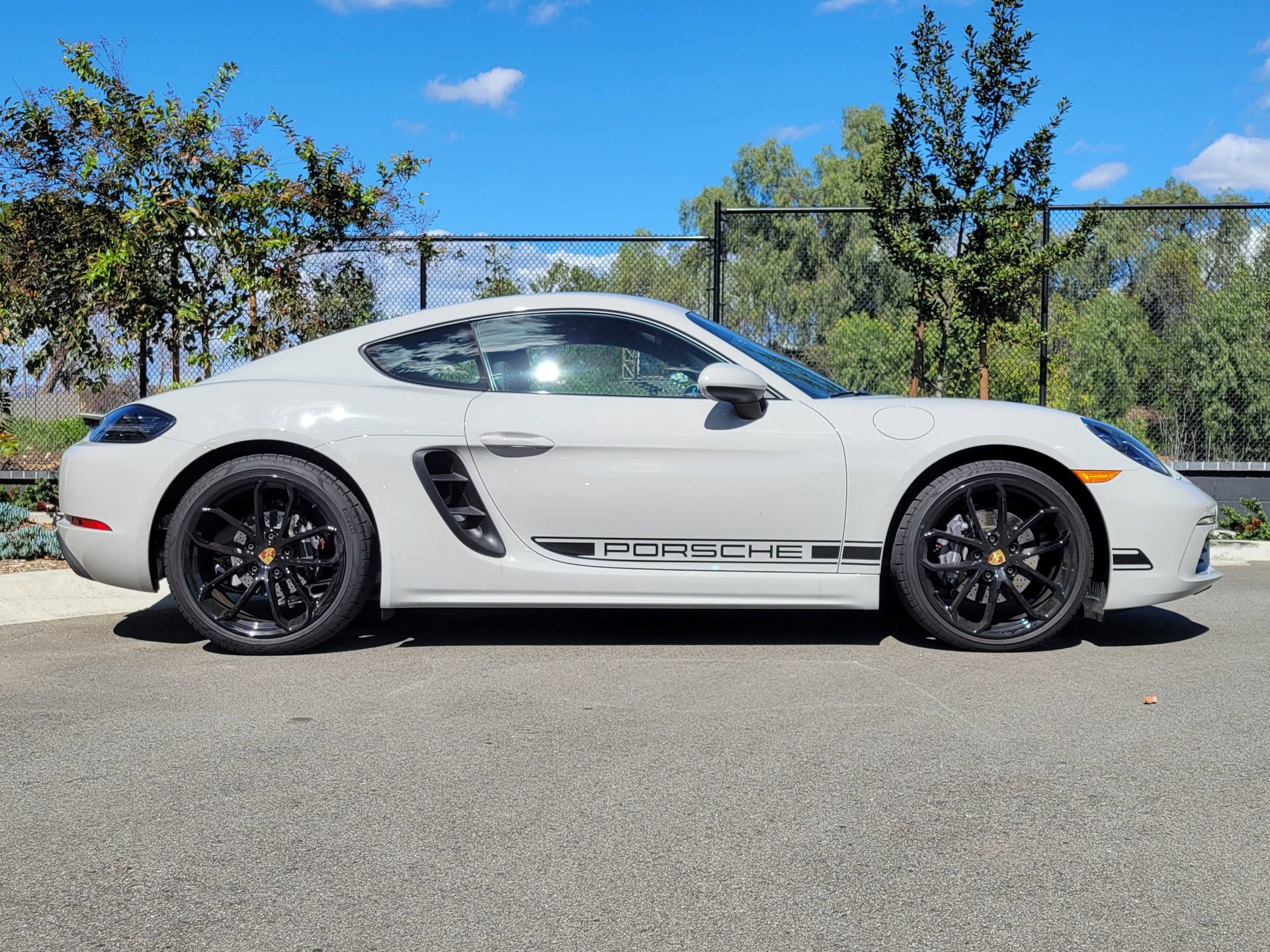 Used 2024 Porsche 718 Cayman image 8