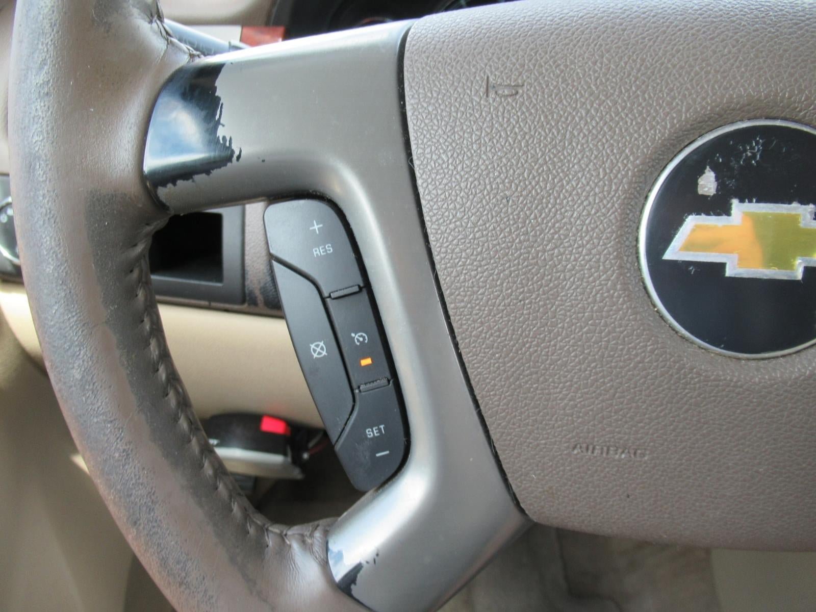 Used 2011 Chevrolet Suburban LT RWD image 24