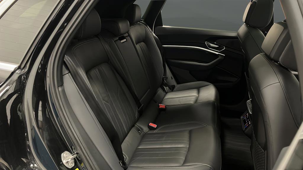 Used 2022 Audi e-tron Premium w/ Towing Package image 25