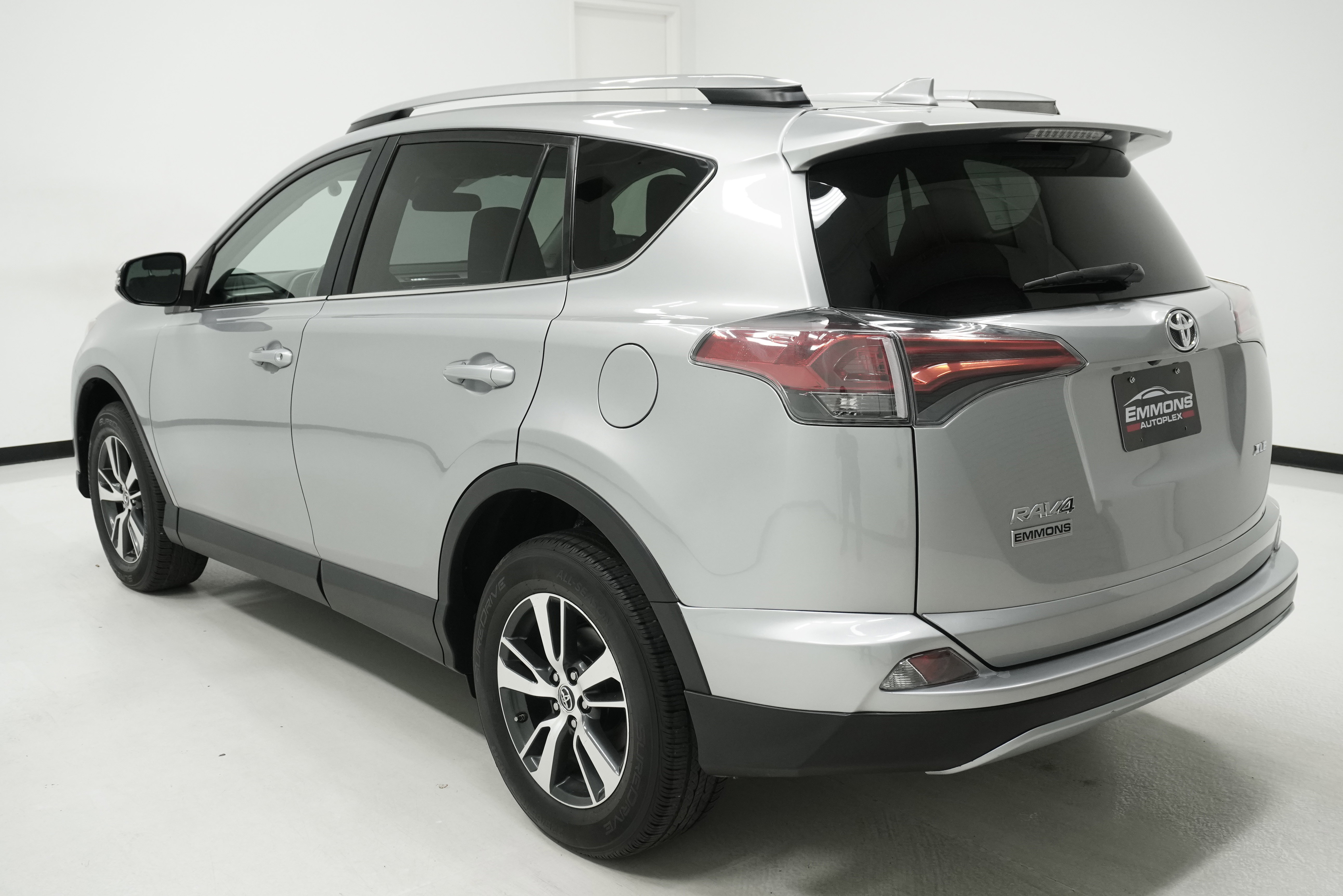 Used 2017 Toyota RAV4 XLE FWD image 6