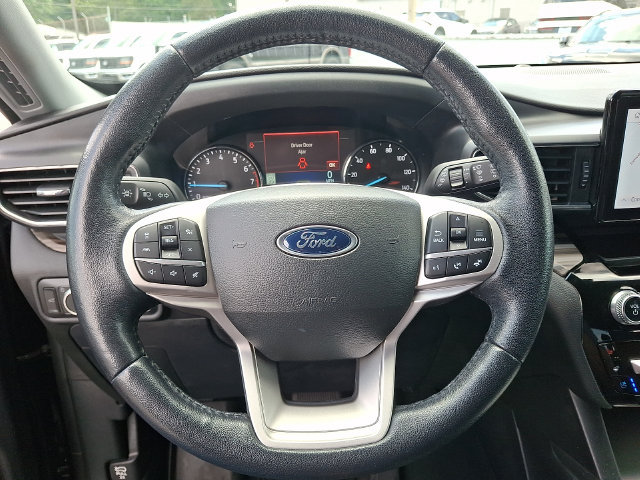 Used 2022 Ford Explorer Limited w/ Equipment Group 301A AWD/4WD image 16