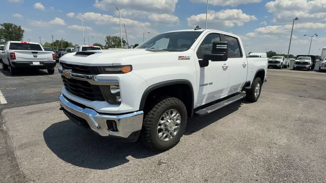 Used 2024 Chevrolet Silverado 2500 LT AWD/4WD image 4