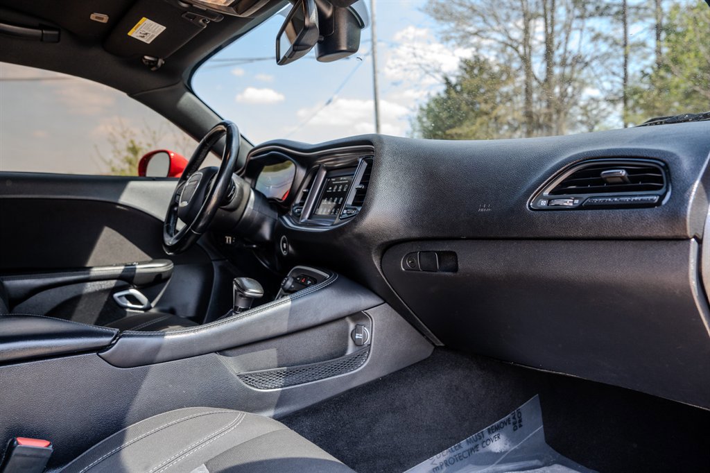 Used 2021 Dodge Challenger SXT image 30