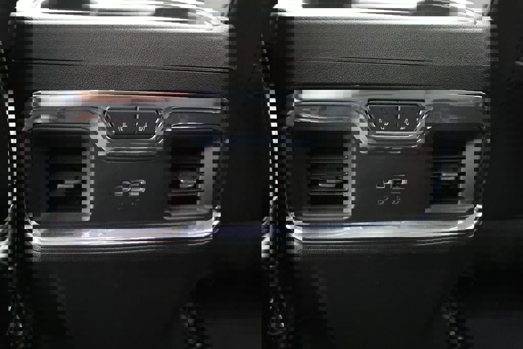 Used 2024 GMC Sierra 2500 SLT w/ SLT Premium Package image 16