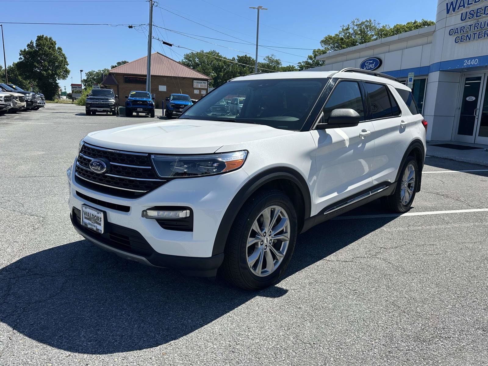 Certified 2022 Ford Explorer XLT w/ Equipment Group 202A AWD/4WD image 3