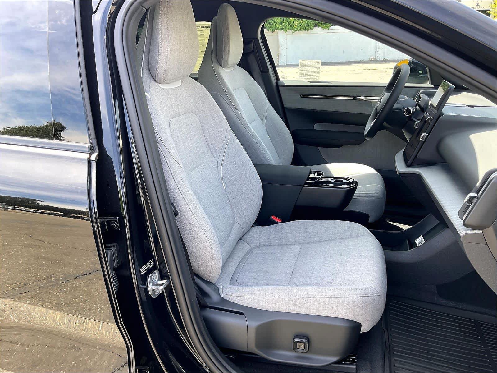 New 2026 Volvo EX30 Ultra w/ Protection Package AWD/4WD image 30