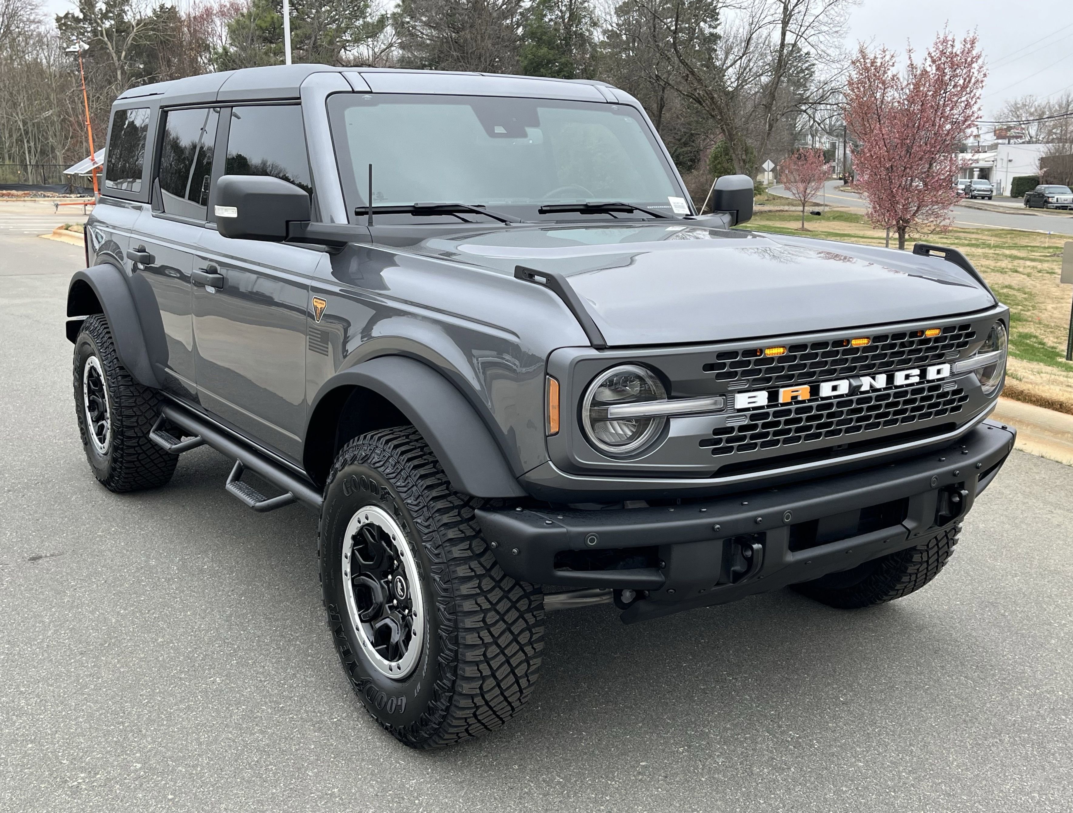 Used 2024 Ford Bronco Badlands image 2